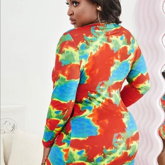 NWT SHEIN Plus Tie Dye Ruched cut out Bodycon Dress - Picture 2 of 5